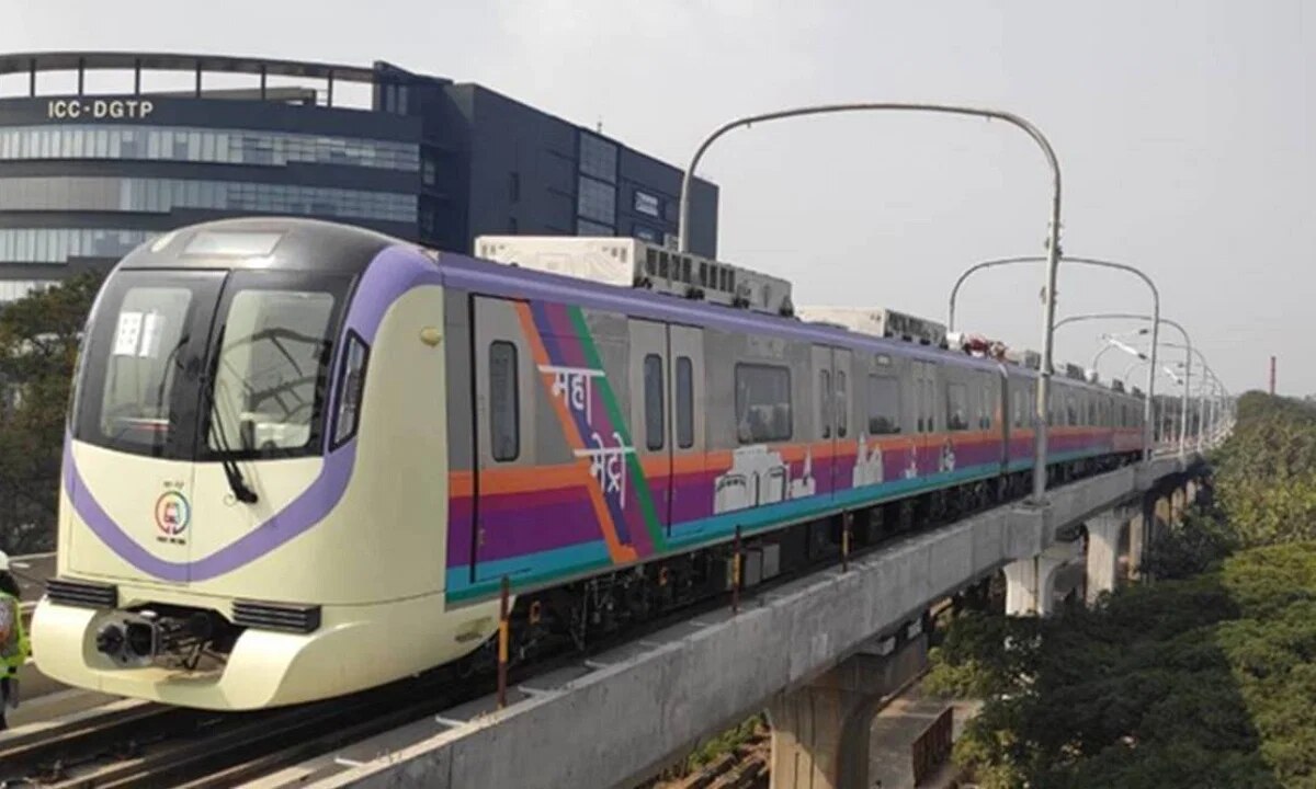 Pune Metro : पुणे मेट्रो जनतेसाठी की फॅशन शो साठी? मेट्रोच्या पॅकेजवरून राजकीय धुराळा!