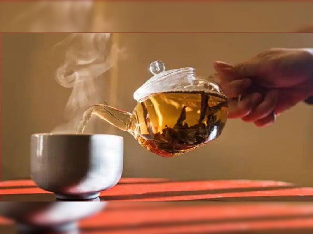 चहा आहे की हिरा! 1 किलोची चहाची किंमत तब्बल 9 कोटी रुपये? गंभीर आजारांवर महागडा चहा गुणकारी? title=
