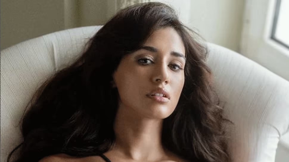 Actress Disha Patani Gets Trolled After Wearing Revealing Saree At The Nmacc Event Video Viral