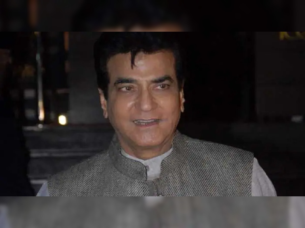 तुम्हाला माहितीये का? Jeetendra यांनी पहिल्या चित्रपटात केली महिलेची भूमिका title=