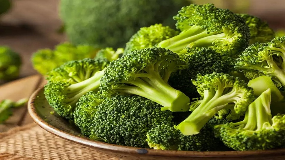 ब्रोकोली खायला आवडते का? जाणून घ्या शरीराला काय होतात फायदे Broccoli Health Benefits Heart