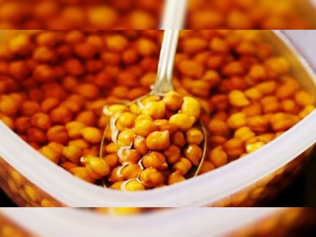 Benefits of Soaked Chickpeas : भिजवलेले चणे रोज खाणं ठरू शकतं फायदेशीर  title=