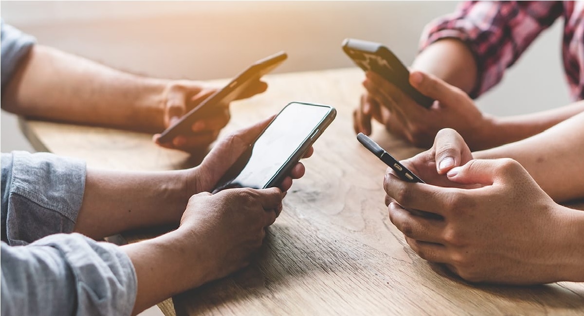 नाद लय बेकार! ऑनलाईन गेममुळे गमावले तब्बल 40 लाख, शेत जमीनही विकली Youth loses Rs 40 lakh due to online mobile game in Jalna Farm land was also sold