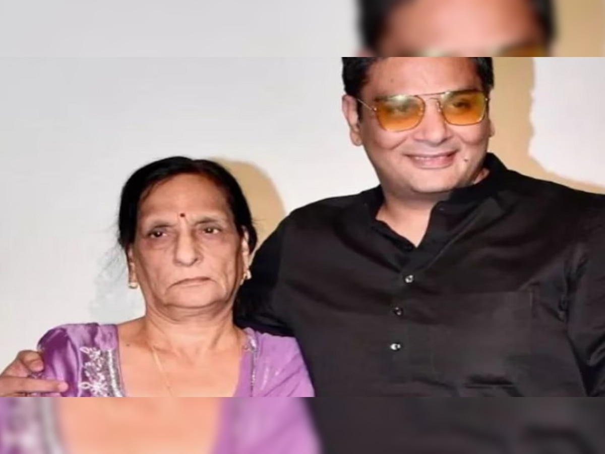 Mukesh Chhabra Mother: आईला शेवटचा निरोप; दिग्दर्शक मुकेश छाब्रा यांना अश्रू अनावर title=