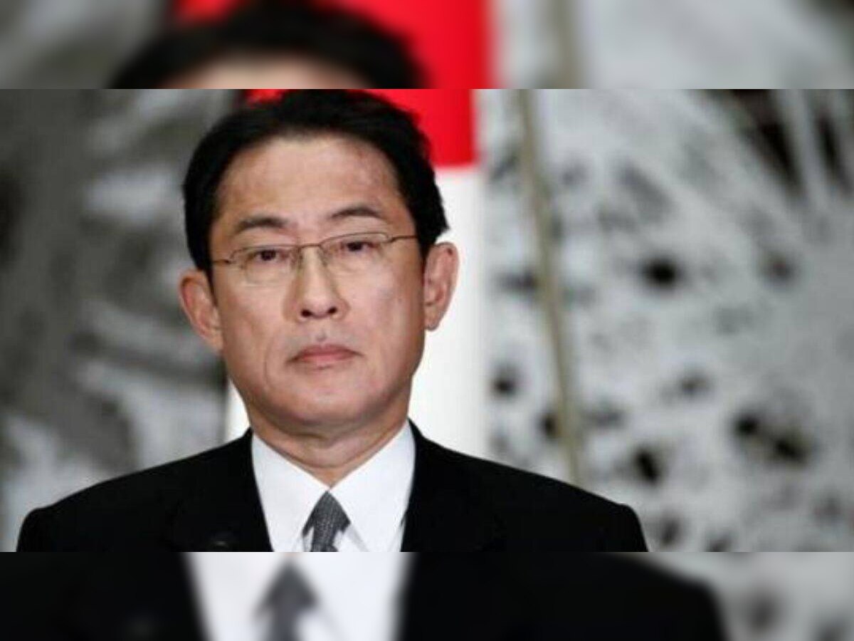 जपानचे पंतप्रधान फुमियो किशिदांवर बॉम्ब हल्ला; हल्लेखोराला पोलिसांकडून अटक title=