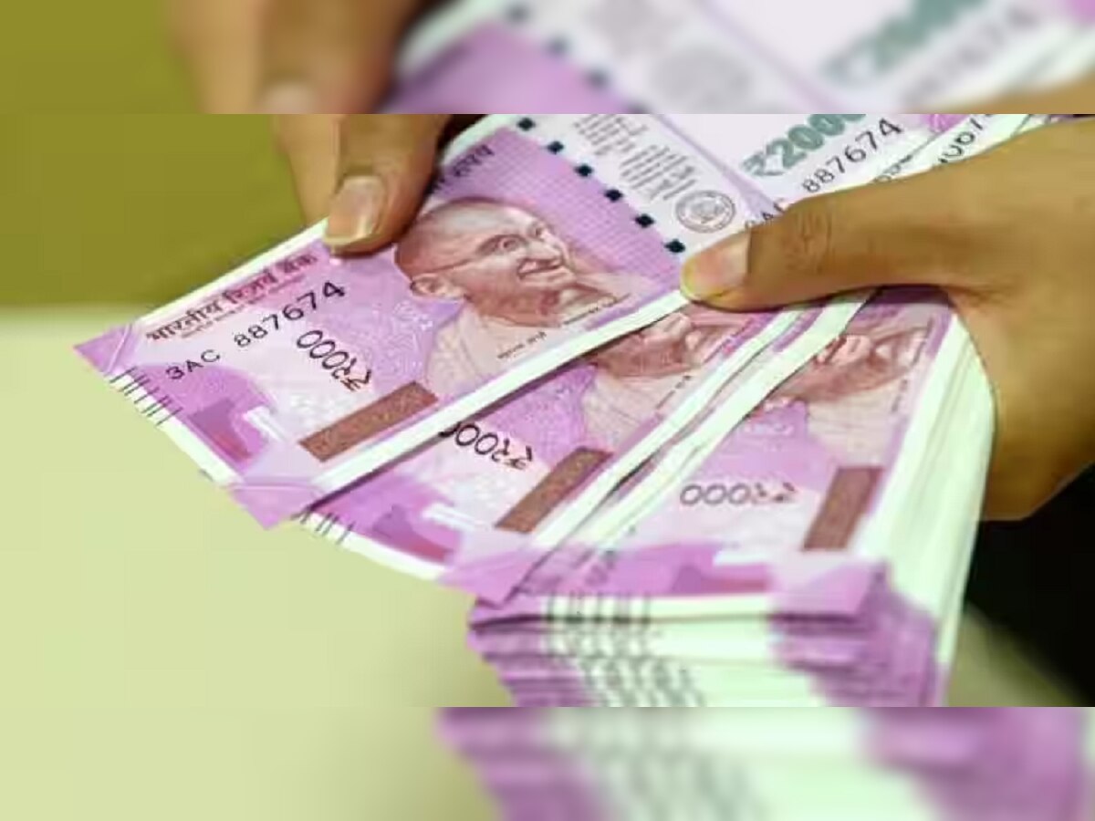 7th Pay Commission : सरकारी कर्मचाऱ्यांना सुट्टीच्या दिवशी पगारवाढीची बातमी; DA मध्ये इतक्या' टक्क्यांनी वाढ title=