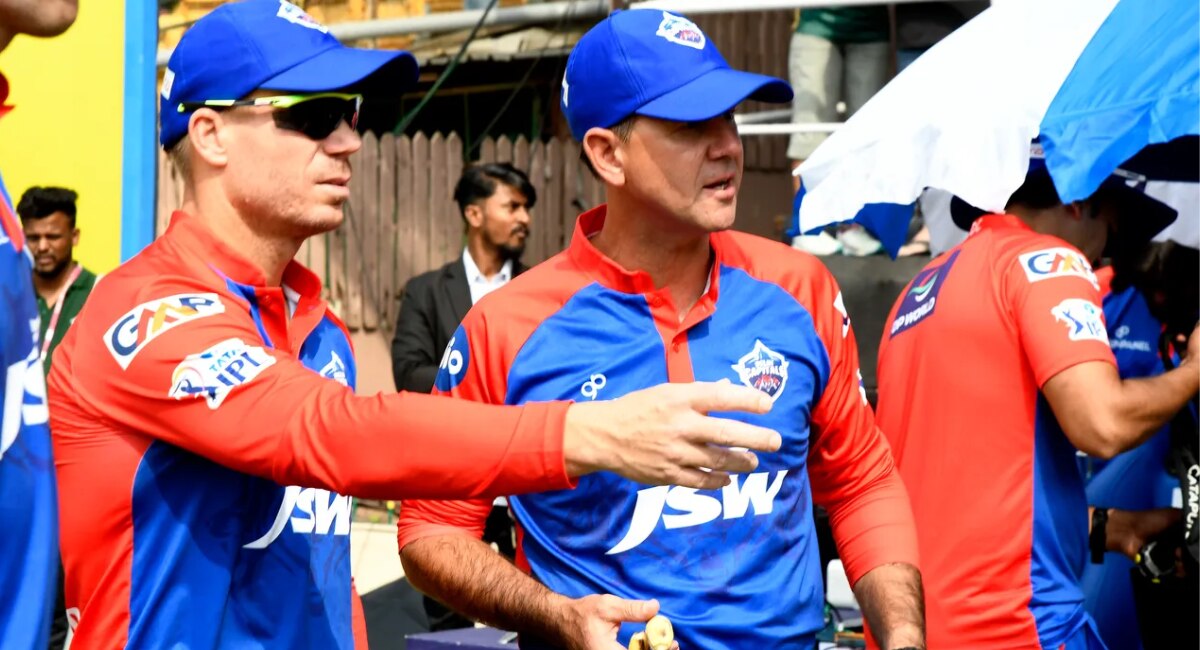 Delhi Capitals दिल्लीच्या ड्रेसिंग रूममध्ये चोराचा सुळसुळाट; लाख