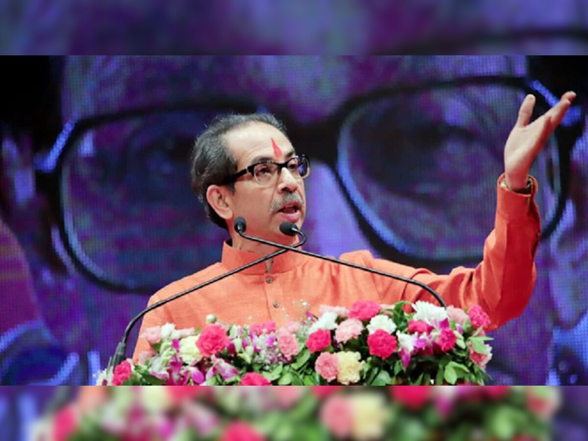 Uddhav Thackeray : सभेआधी उद्धव ठाकरे यांचे बॅनर्स पोलिसांनी हटवले title=