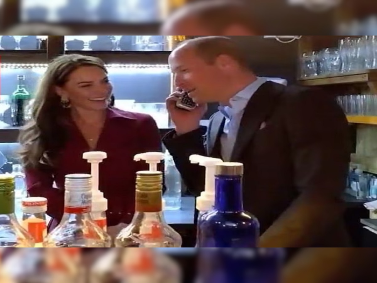 VIDEO: पत्नीसह भारतीय रेस्टॉरंटमध्ये पोहोचले Prince William; अचानक ग्राहकाचा फोन आला अन्...  title=