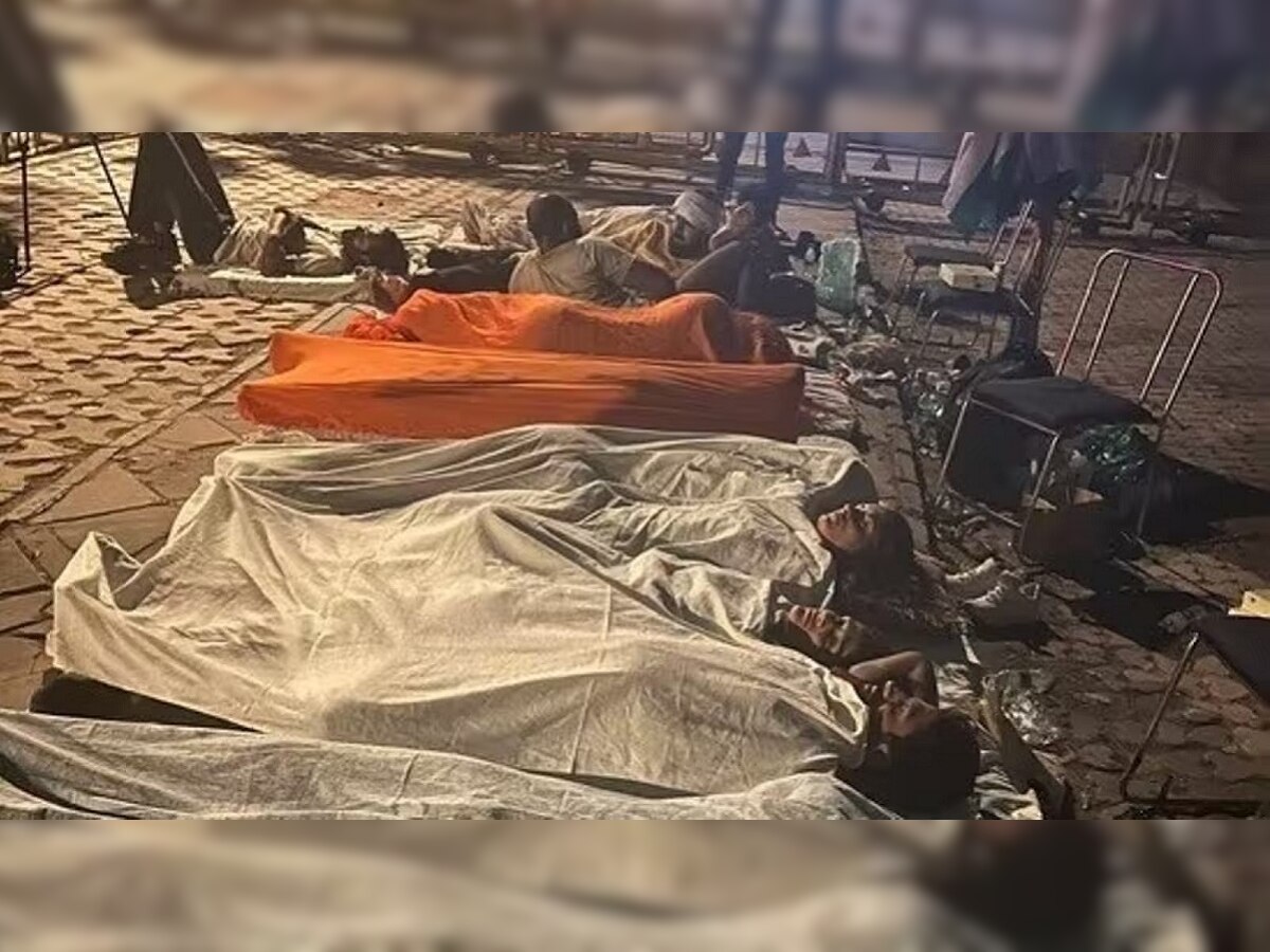 भारताच्या टॉपच्या कुस्तीपटूंवर रात्री फुटपाथवर झोपण्याची वेळ, फोटो पाहून तुमचेही डोळे पाणावतील title=