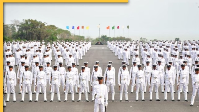 Sarkari Naukri Indian Navy job opportunities recruitment news in marathi salary application process  