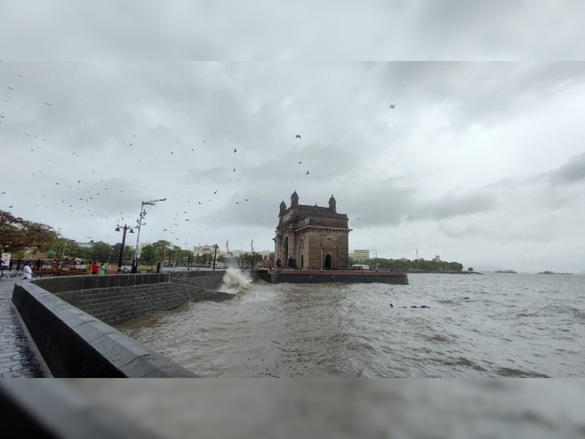 Mumbai Rain : मुंबईकरांनो घराबाहेर पडताना छत्री घ्यायला विसरु नका! अनेक भागांमध्ये पावसाच्या सरी   title=