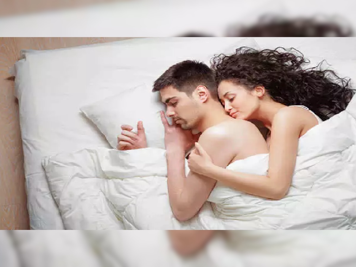 पत्नीने पतीच्या डाव्या बाजूला का झोपावं? जाणून घ्या कारण title=