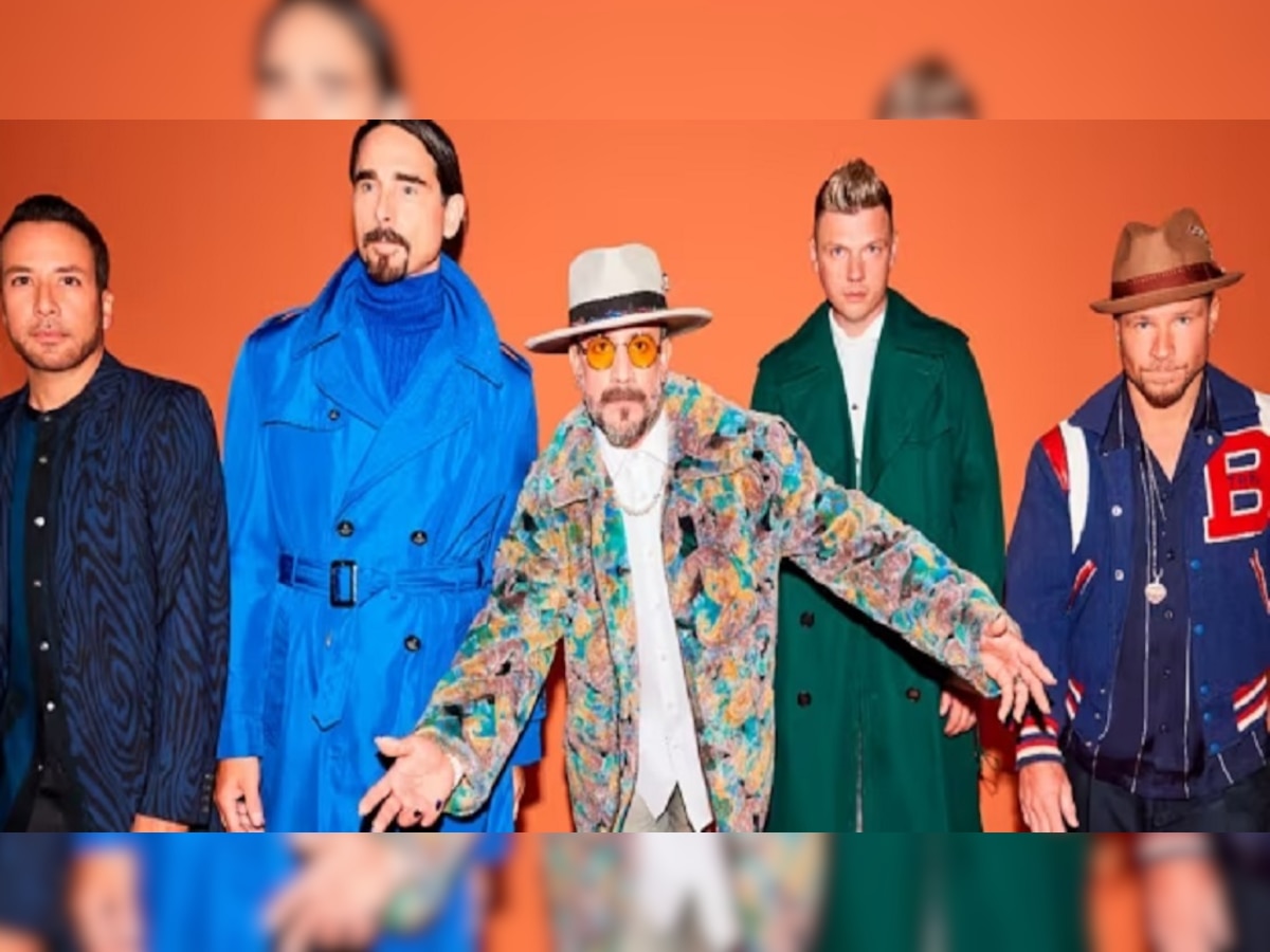 Viral Video: भारत दौऱ्यावर आलेल्या Backstreet Boys च्या भर कार्यक्रमात विचित्र प्रकार; चक्क स्टेजवरच... title=