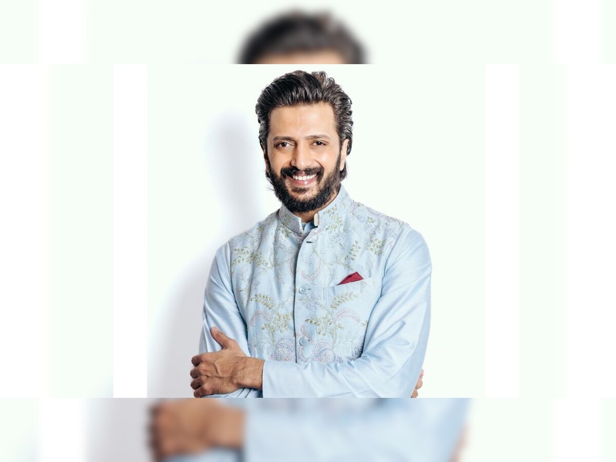 ...म्हणून Riteish Deshmukh ला जंटलमेन म्हणतात! विमानतळावर छोट्या चाहत्याबरोबरच्या कृतीने जिंकली चाहत्यांची मनं... title=