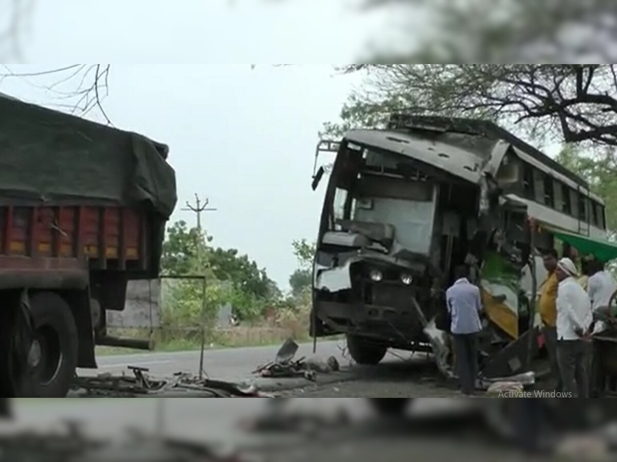 Washim Accident: आयुष्यातील शेवटचा बस प्रवास ठरला; बस आणि ट्रकचा भीषण अपघात, चौघेजण जागीच ठार title=