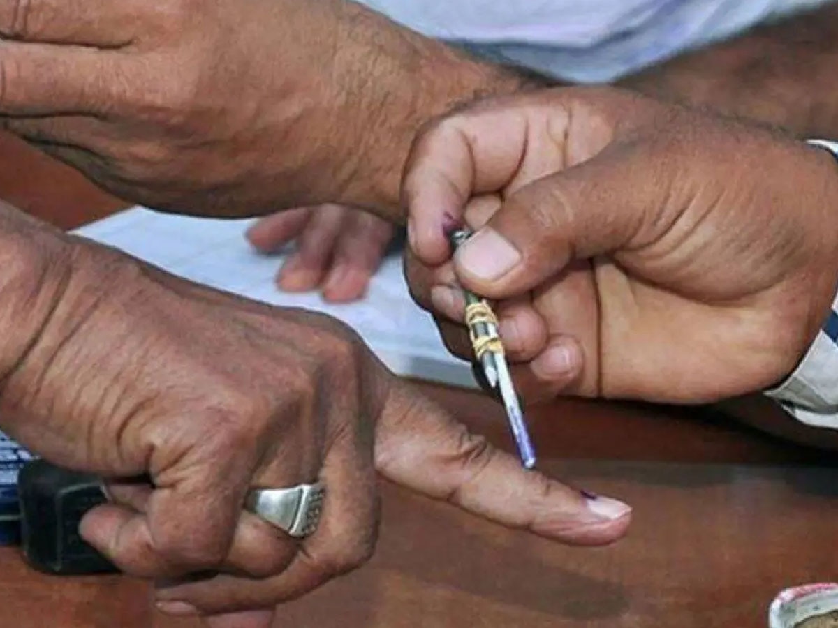 Karnataka Election 2023 Live Updates : कर्नाटकात दुपारी 1 वाजेपर्यंत 37.25 टक्के मतदान 