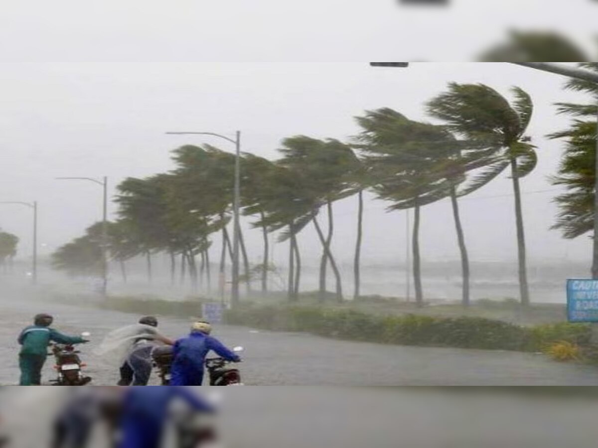 Live Location : महाराष्ट्रापासून Cyclone Mocha किती दूर? घराबाहेर पडण्यापूर्वी घ्या हवामानाचा अंदाज  title=