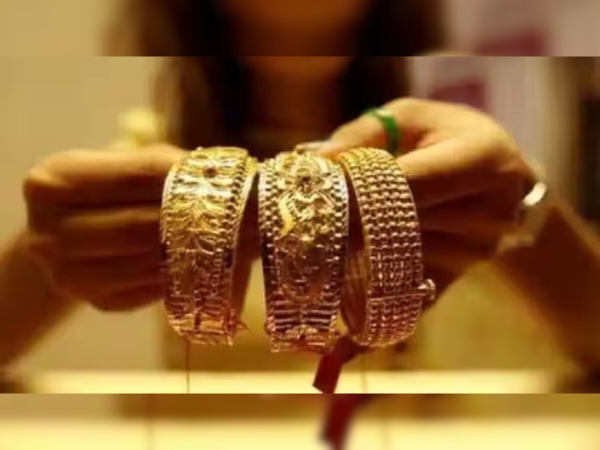 Gold Price Today: सोन्याचे दर कडाडले! जाणून घ्या तुम्हाला किती पैसे मोजावे लागणार title=