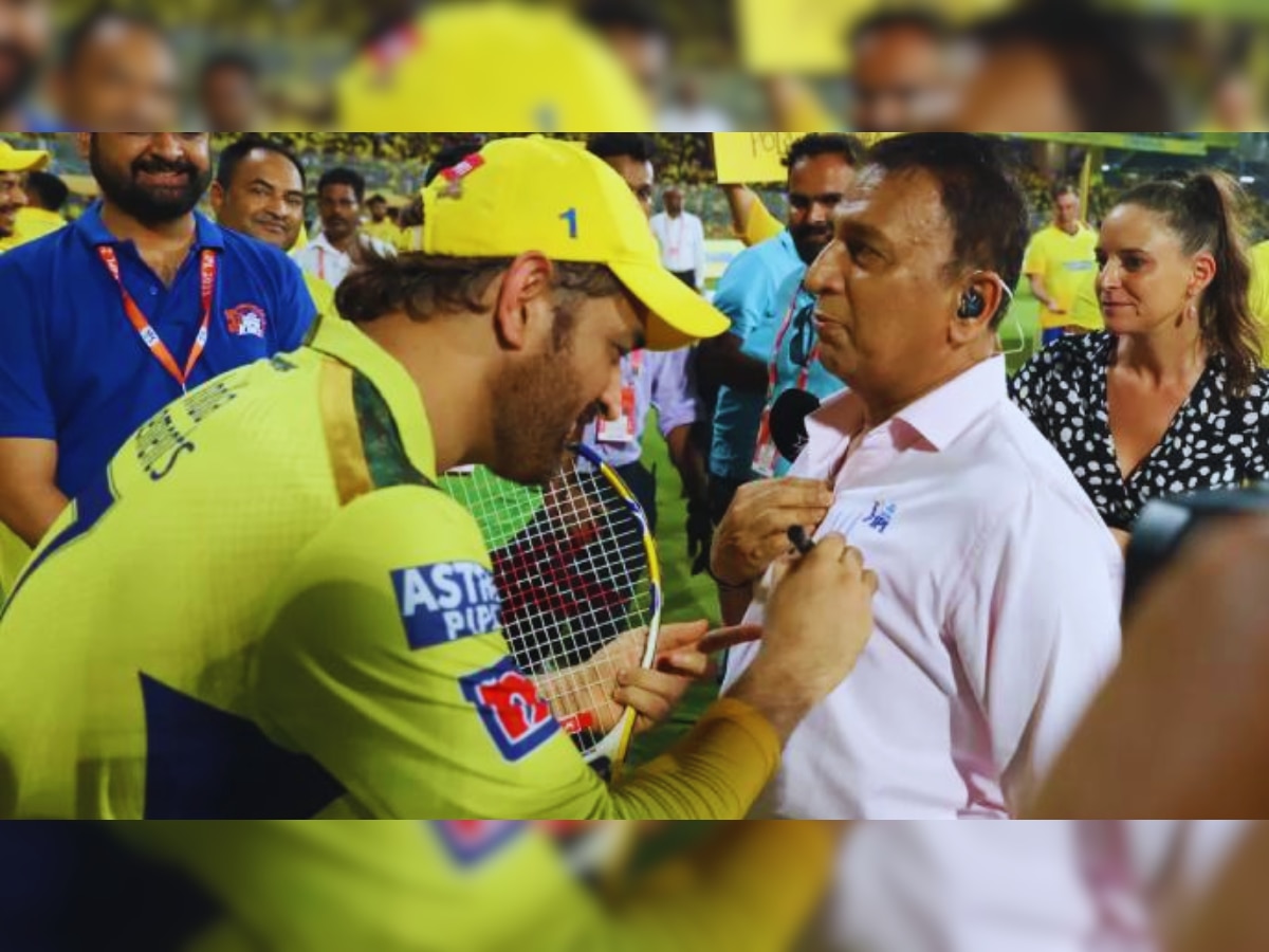 MS Dhoni ची ऑटोग्राफ घेतल्यानंतर Sunil Gavaskar भावूक, म्हणतात "आयुष्याच्या अखेरच्या क्षणात...", पाहा Video title=