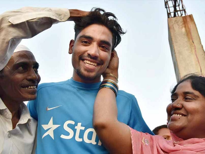 IPL 2023 RCB Teammates visits Mohammed Siraj news home meets his Family In Hyderabad photos 