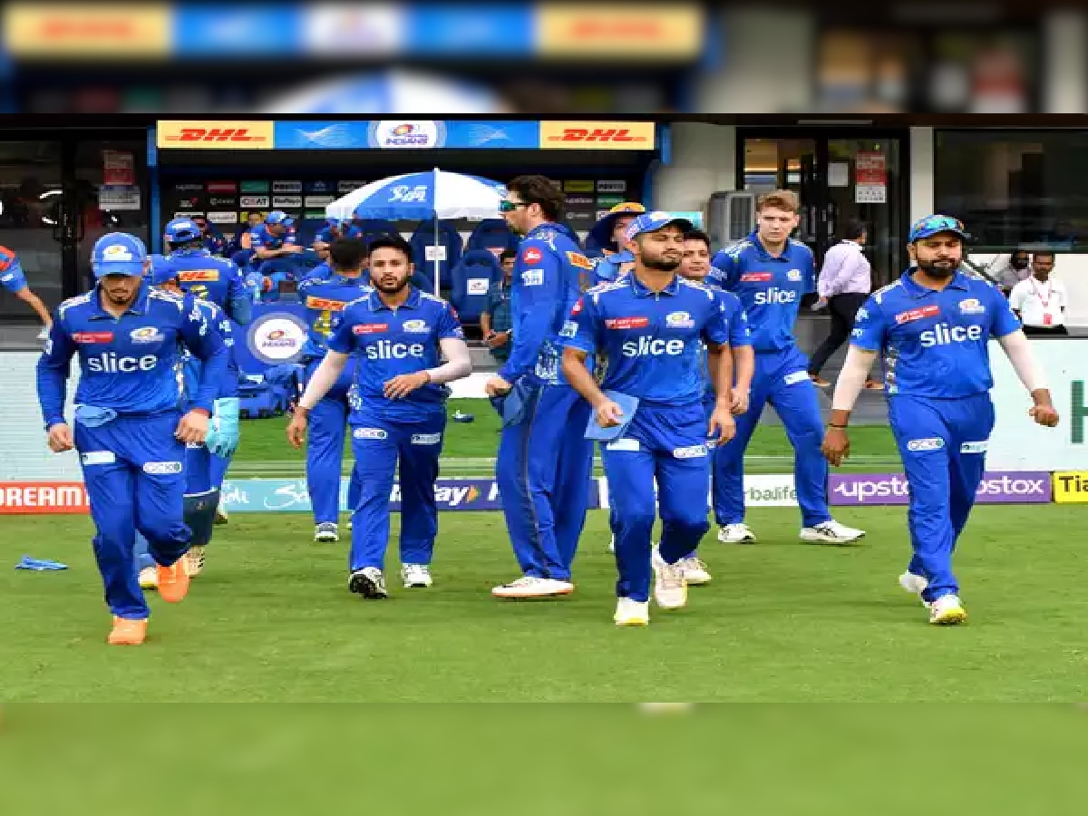 Mumbai Indians : मुंबई करणार प्रथम गोलंदाजी, पण...; पाहा टॉसनंतर बदललं प्लेऑफचं समीकरण title=