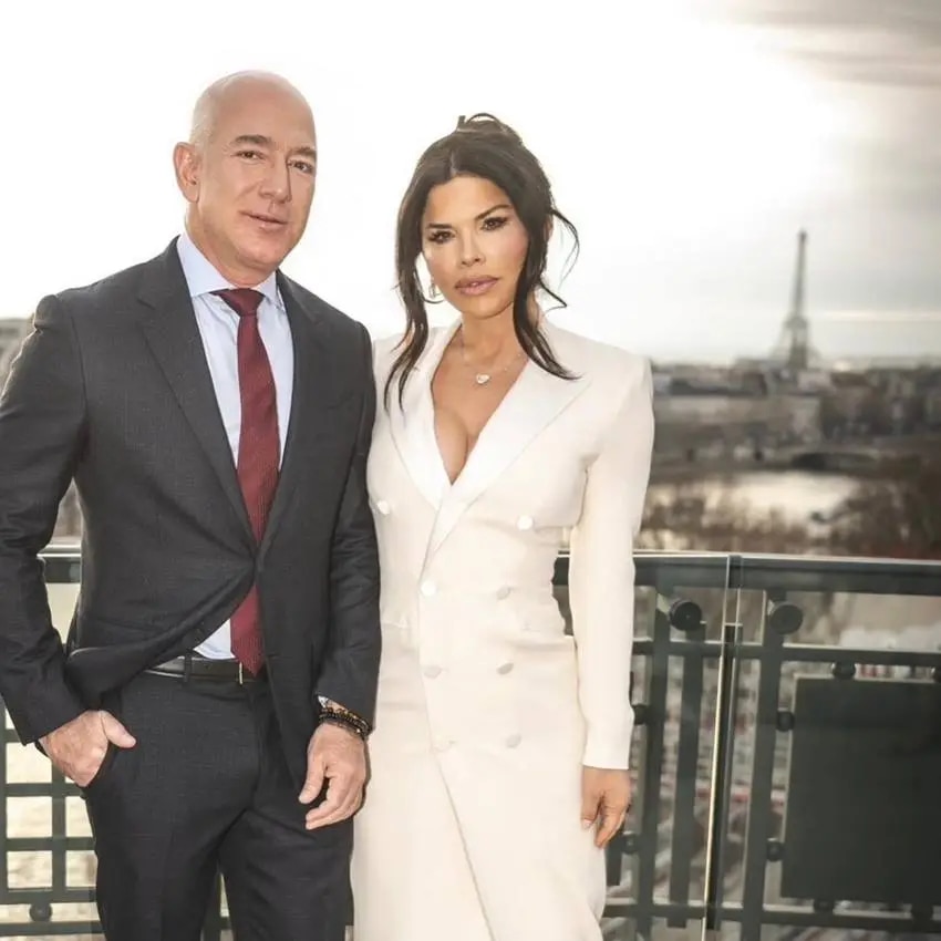 jeff bezos wife lauren sanchez engaged