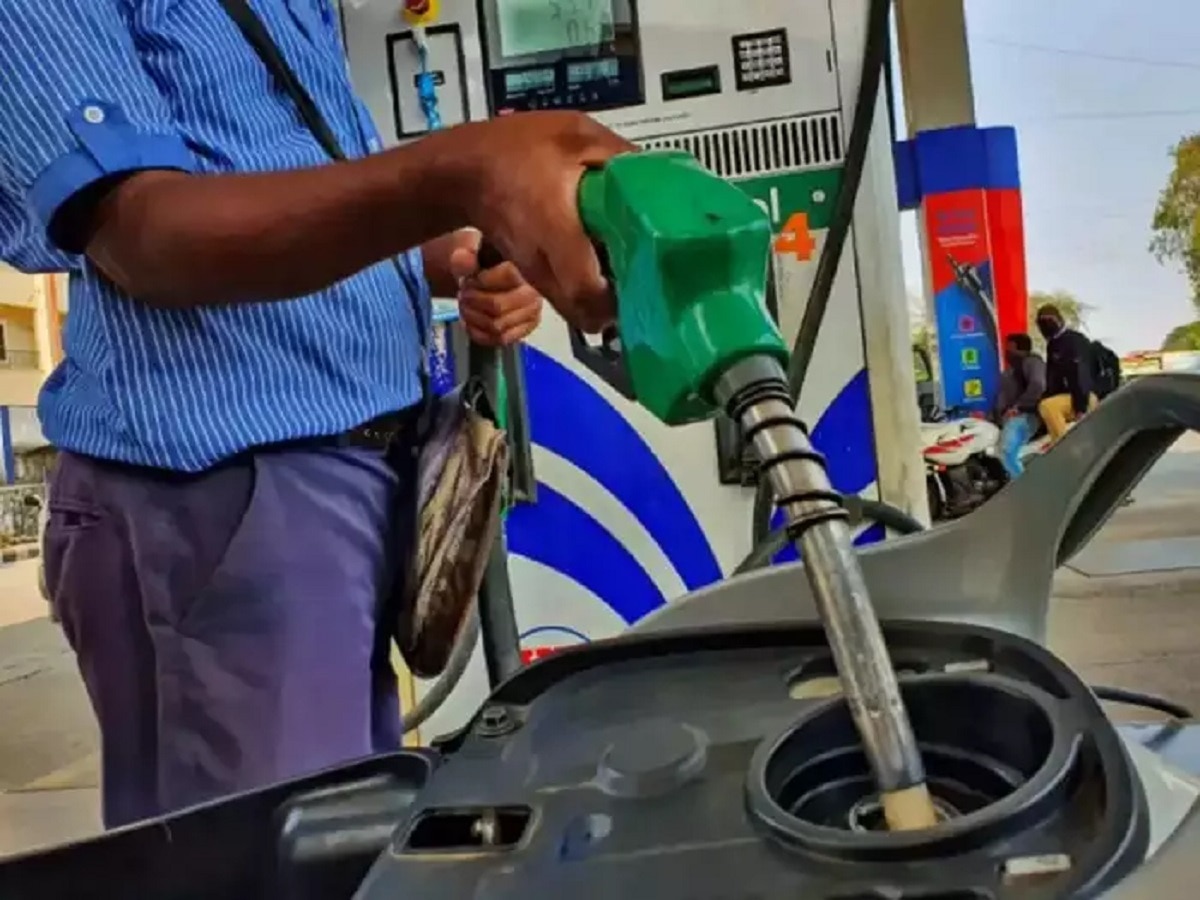 Petrol Rate Today : पेट्रोल-डिझेलच्या दराबाबत मोठी अपडेट, गाडीची टाकी फुल्ल करण्यापूर्वी जाणून घ्या आजचे दर  title=