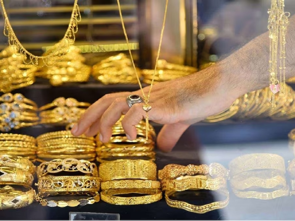 Gold Rate Today : ग्राहकांसाठी मोठी बातमी! आज 24 कॅरेटसाठी सोन्याचे दर येथे चेक करा title=