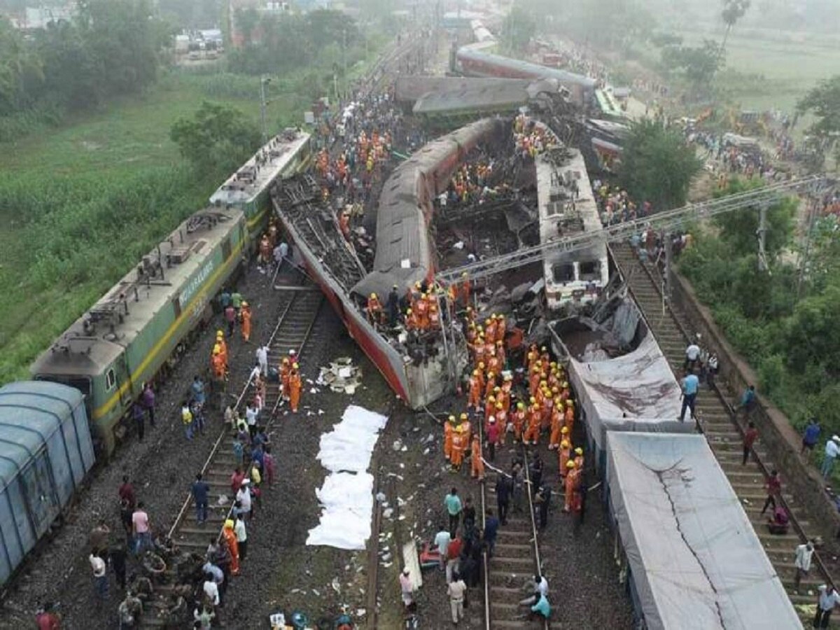 Odisha Train Accident: "या दुर्घटनेमागे कट, कारण विचित्र वेळी...", माजी रेल्वेमंत्र्यांचं खळबळजनक विधान title=