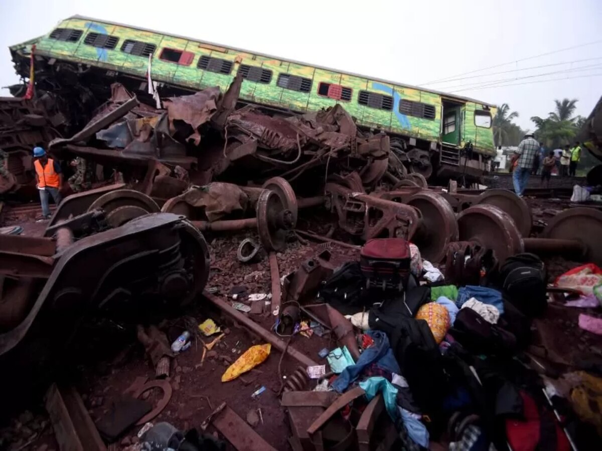 Odisha Train Accident: मृतांची संख्या 288 वरुन 275 वर; नक्की घडलं तरी काय? सरकारने केला खुलासा title=