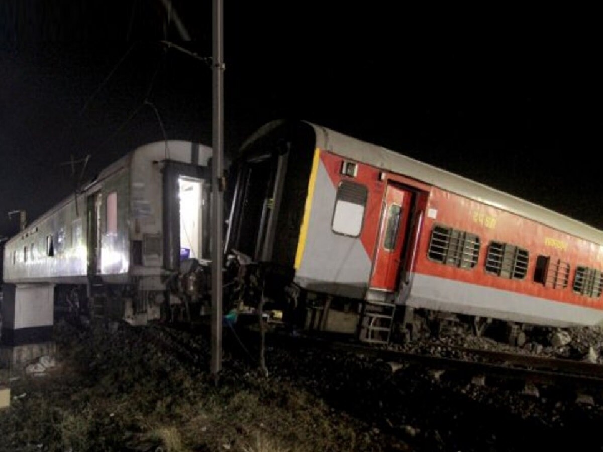 Odisha Train Accident: 7 मृतदेहांखाली अडकलेला 10 वर्षांचा छोटा भाऊ; मोठा भाऊ रात्रभर शोधत राहिला अन्...