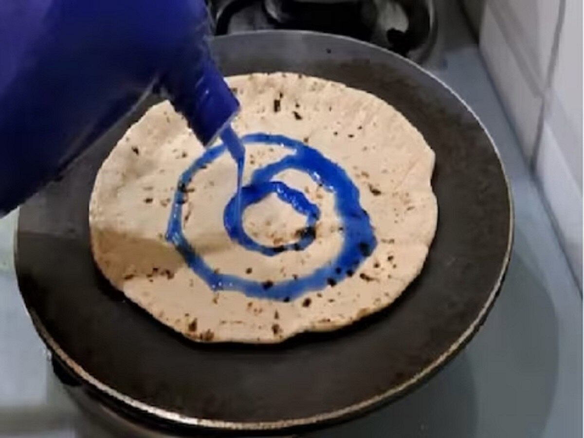 चपातीला तेलतुपाऐवजी लावा हार्पिक, Video पाहून नेटकरी म्हणाले, "अरे