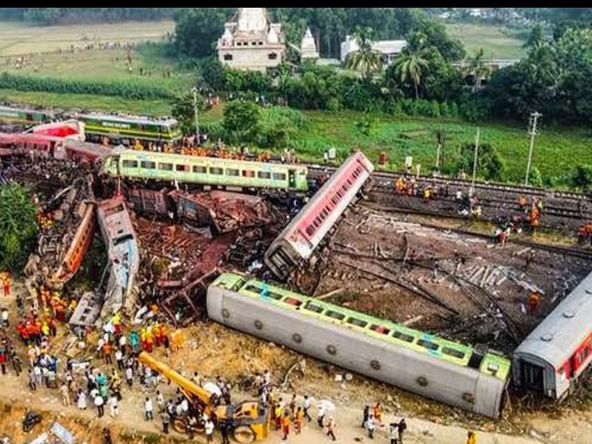 Odisha Train Accident: मुलीच्या 'त्या' एका हट्टामुळे वाचले बाप-लेकीचे प्राण! वडिलांनीच सांगितला अनुभव title=