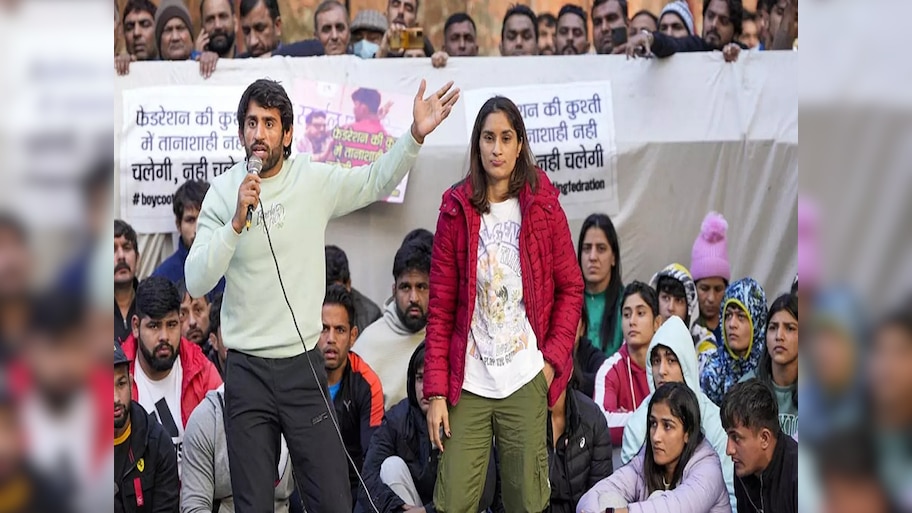 Wrestlers Protest : झटापट, दंगा आणि आक्रोशानंतर कुस्तीपटू नोकरीवर परतले, पाहा नेमकं काय काम करतात हे खेळाडू