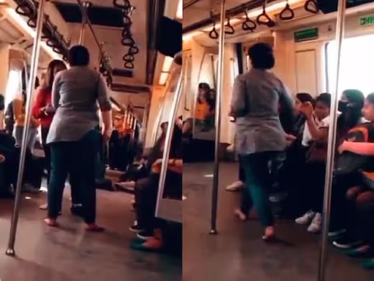 Mumbai लोकलनंतर आता Metro मध्ये महिलांचा आखाडा, चप्पल आणि बॉटल घेऊन एकमेकींना...Video Viral title=
