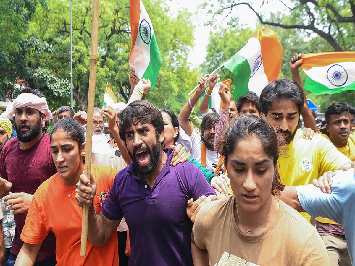 Wrestlers Protest: कुस्तीगिरांच्या आंदोलनाला मोठं यश, केंद्राचं चर्चेसाठी निमंत्रण, म्हणाले "हे सरकार..." title=