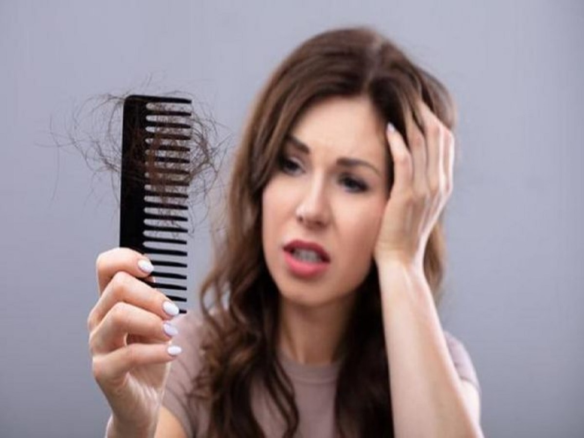 Hair Care Tips : रोज केस गळून टक्कल पडण्याची भीती? मग आहारातील 'या' चुका आताच करा बंद title=