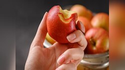 Health Tips :  रोज एक सफरचंद खाताय? मग 'ही' महत्त्वाची माहिती जाणून घ्या...  
