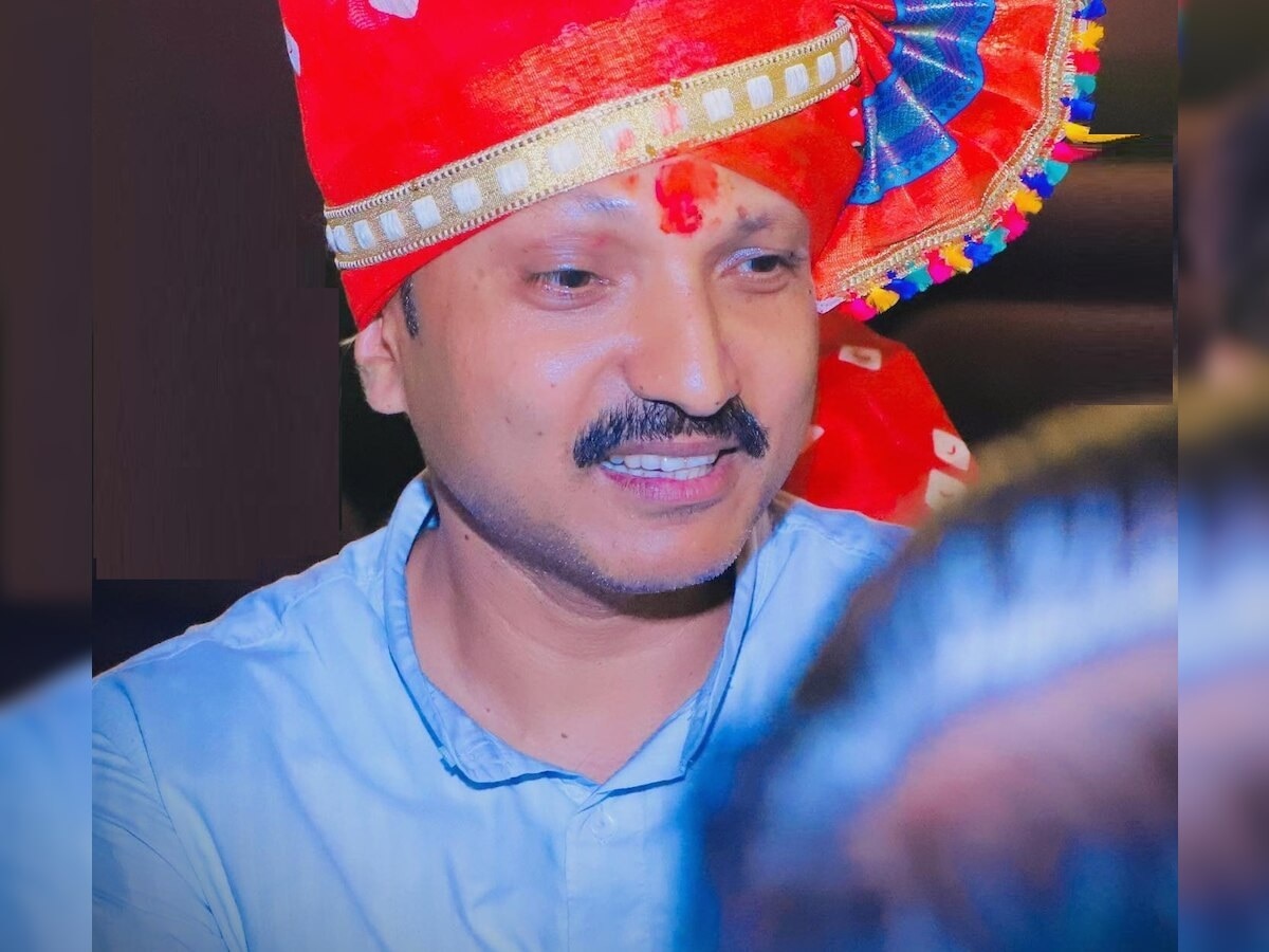 ठाकरे गटाचे खासदार ओमराजे निंबाळकर थोडक्यात बचावले, डम्पर अंगावर घालण्याचा प्रयत्न