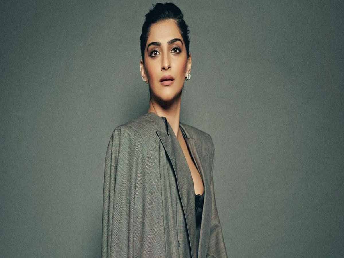 ''तो माणूस मागून आला आणि माझे स्तन...'', Sonam Kapoor 13 व्या वर्षी पडली होती लैंगिक शोषणाची बळी title=