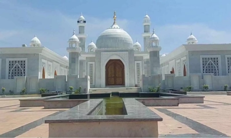 Son, Taj Mahal, Tamilnadu, 