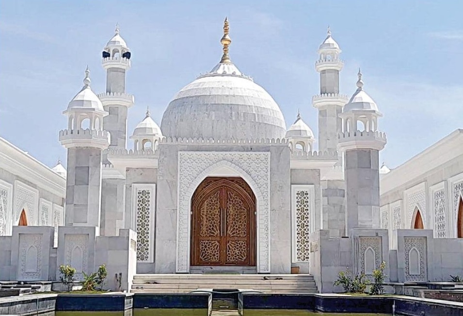 Son, Taj Mahal, Tamilnadu, 