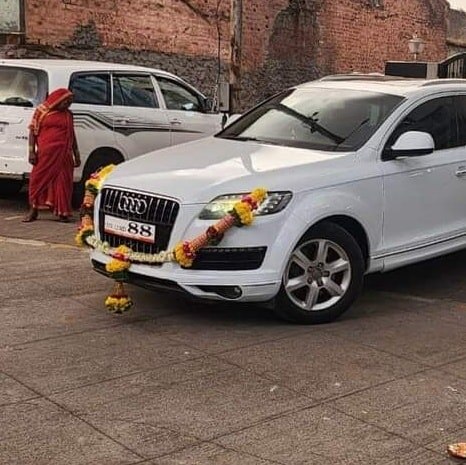 MNS Pune Leader Vasant More Colour his Audi Car