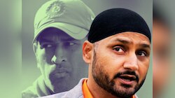 MS Dhoni: 'धोनीच एकटाच खेळत होता, बाकीचे...';  हरभजनचा पुणेरी टोमणा!