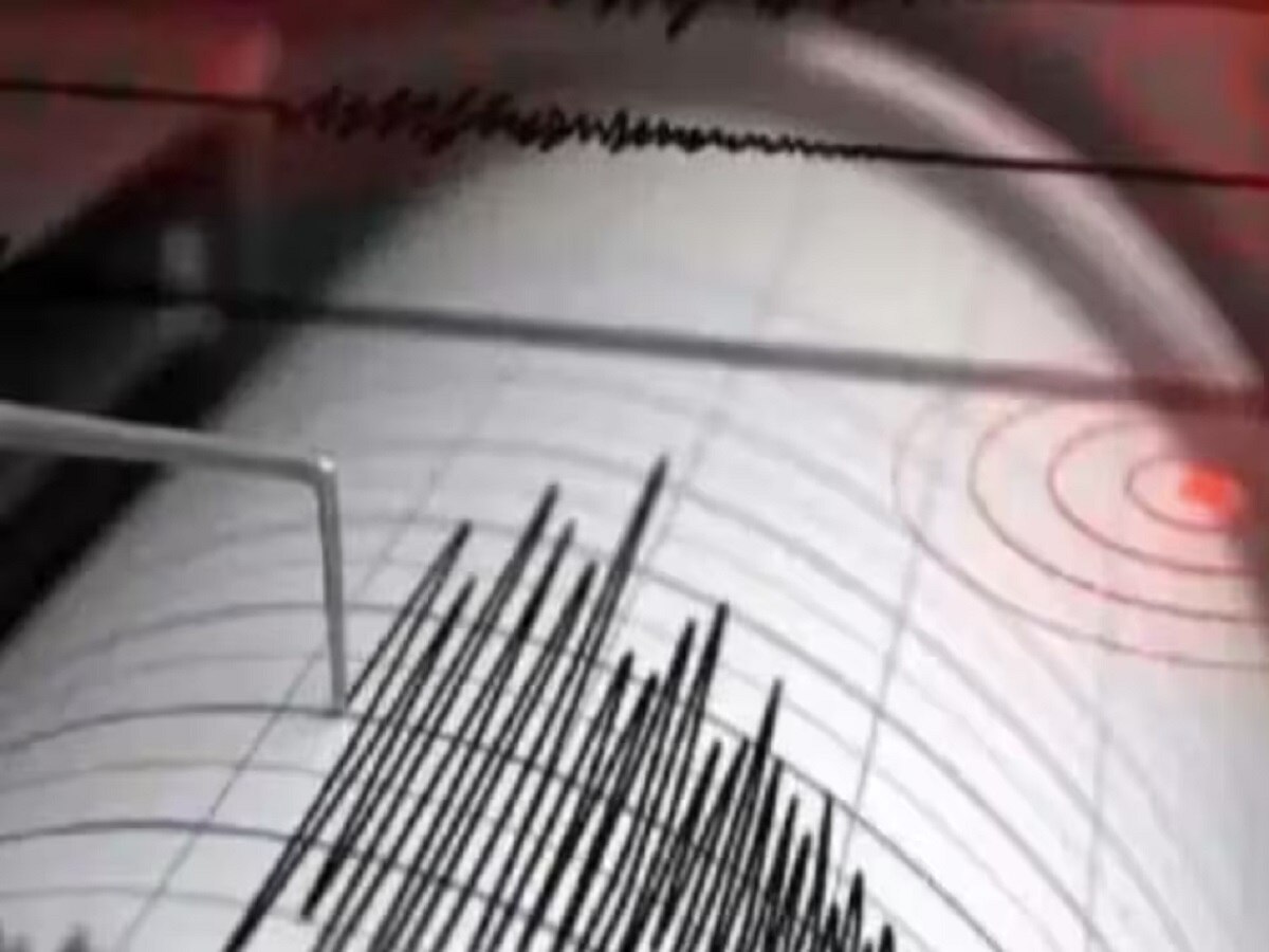 Earthquake in Delhi-NCR: दिल्ली-एनसीआरपासून जम्मू-कश्मीरपर्यंत भूकंपाचे धक्के; पाकिस्तान आणि चीनलाही फटका title=