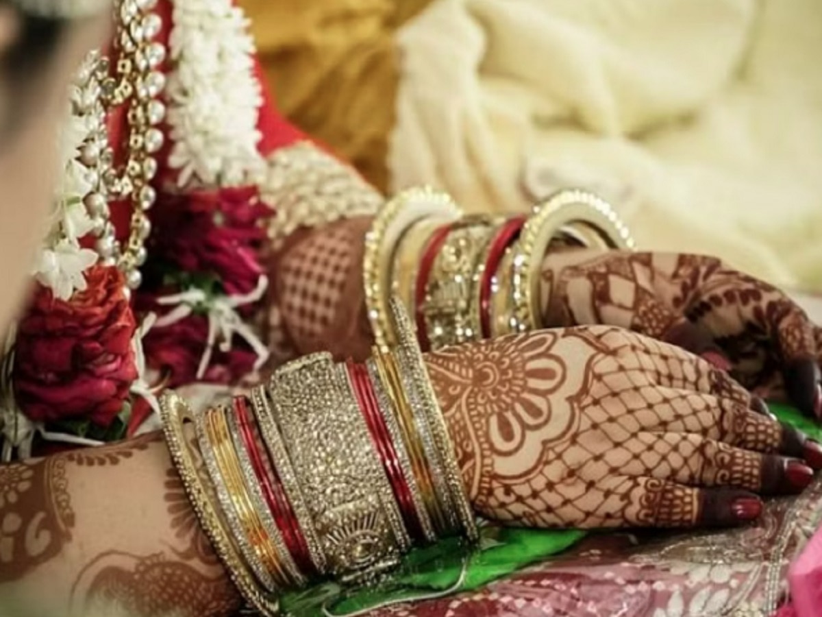 Weird Marriage Rituals : ऐकावं ते अजब ! 'या' देशात लोक लग्नासाठी ...