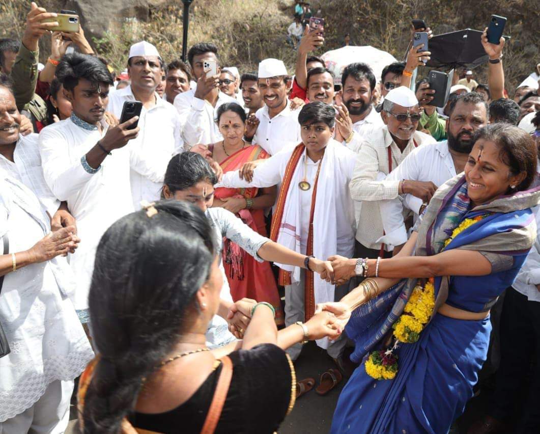 ncp mp supriya sule participated in ashadhi Ekadashi wari watch photos 