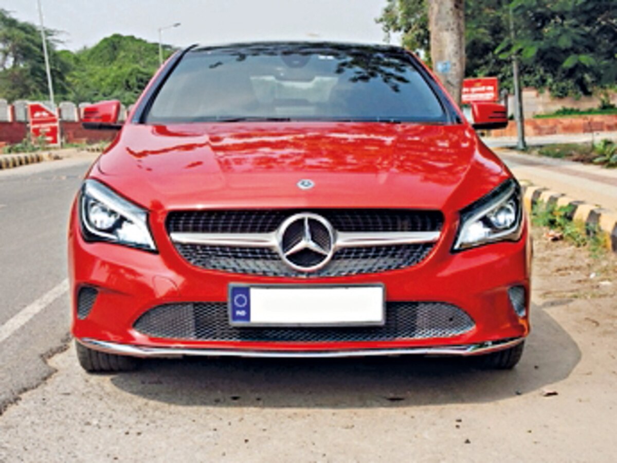 आधी BMW ची सीट फाडली, नंतर मॅटखाली सापडले 12 किलो सोने, इन्कम टॅक्सचे अधिकारीही झाले आवाक् title=