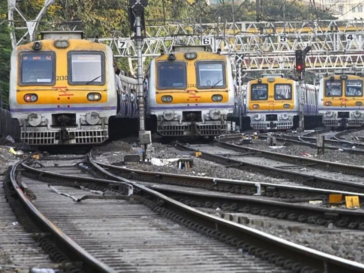 Mumbai Local : मुंबईतली 'ही' 17 लोकल स्थानकं होणार चकचकीत, यात तुमचं स्टेशन आहे का? title=